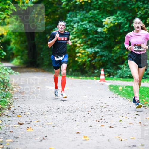 12.10.2025 - Bramfelder Halbmarathon 2025 Dr. Thomas Lammeyer http://msf.ph/oto/9345062 12.10.2025 10:13:53 Laufen 2669, 2659 meine-sportfotos.de