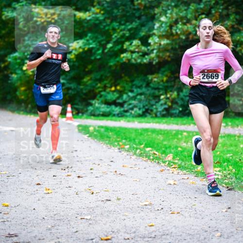12.10.2025 - Bramfelder Halbmarathon 2025 Dr. Thomas Lammeyer http://msf.ph/oto/9345073 12.10.2025 10:13:54 Laufen 2659, 2669 meine-sportfotos.de
