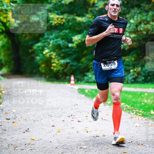 12.10.2025 - Bramfelder Halbmarathon 2025 Dr. Thomas Lammeyer http://msf.ph/oto/9345077 12.10.2025 10:13:56 Laufen 2659, 86 meine-sportfotos.de
