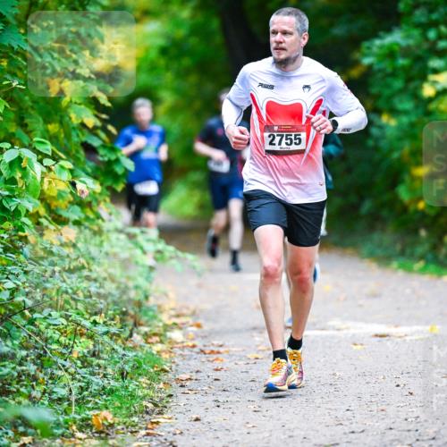 12.10.2025 - Bramfelder Halbmarathon 2025 Dr. Thomas Lammeyer http://msf.ph/oto/9345156 12.10.2025 10:14:27 Laufen 2755 meine-sportfotos.de