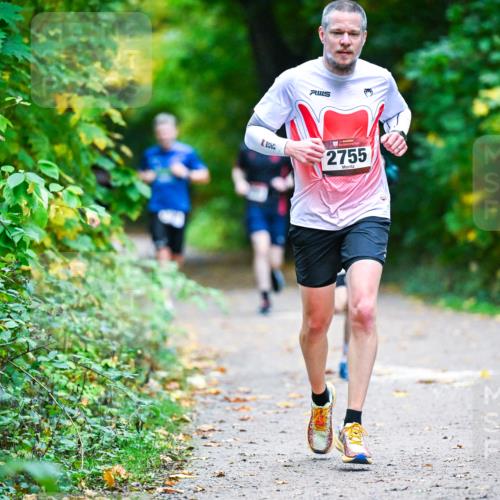 12.10.2025 - Bramfelder Halbmarathon 2025 Dr. Thomas Lammeyer http://msf.ph/oto/9345159 12.10.2025 10:14:27 Laufen 2755 meine-sportfotos.de