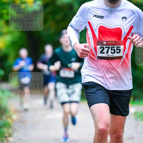 12.10.2025 - Bramfelder Halbmarathon 2025 Dr. Thomas Lammeyer http://msf.ph/oto/9345164 12.10.2025 10:14:30 Laufen 34, 2755 meine-sportfotos.de