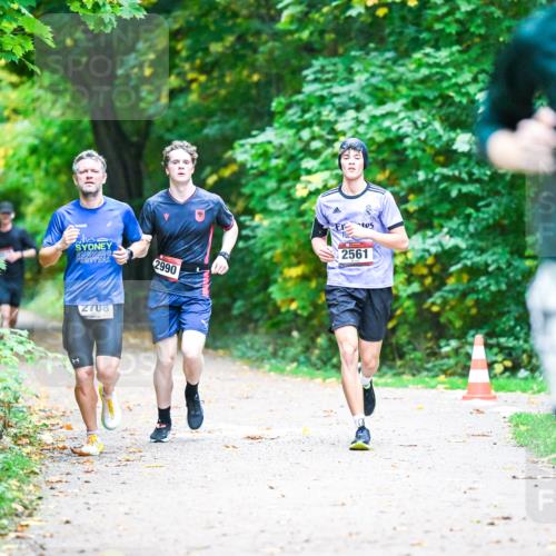 12.10.2025 - Bramfelder Halbmarathon 2025 Dr. Thomas Lammeyer http://msf.ph/oto/9345173 12.10.2025 10:14:32 Laufen 2708, 2990, 2561, 1675 meine-sportfotos.de