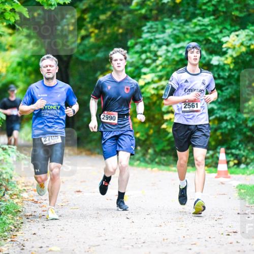 12.10.2025 - Bramfelder Halbmarathon 2025 Dr. Thomas Lammeyer http://msf.ph/oto/9345180 12.10.2025 10:14:33 Laufen 2708, 2990, 2561 meine-sportfotos.de