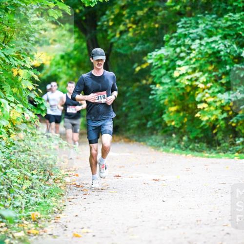 12.10.2025 - Bramfelder Halbmarathon 2025 Dr. Thomas Lammeyer http://msf.ph/oto/9345198 12.10.2025 10:14:39 Laufen 19 meine-sportfotos.de