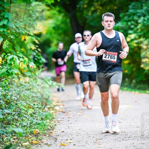 12.10.2025 - Bramfelder Halbmarathon 2025 Dr. Thomas Lammeyer http://msf.ph/oto/9345233 12.10.2025 10:14:45 Laufen 2765 meine-sportfotos.de