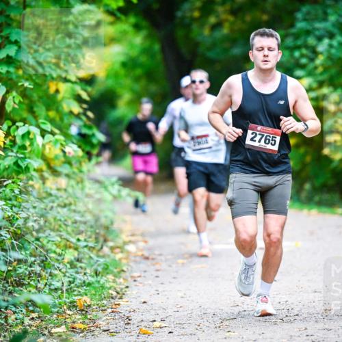 12.10.2025 - Bramfelder Halbmarathon 2025 Dr. Thomas Lammeyer http://msf.ph/oto/9345235 12.10.2025 10:14:45 Laufen 2765 meine-sportfotos.de