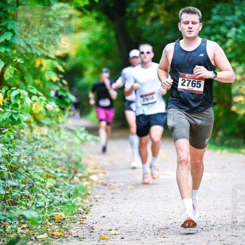 12.10.2025 - Bramfelder Halbmarathon 2025 Dr. Thomas Lammeyer http://msf.ph/oto/9345236 12.10.2025 10:14:45 Laufen 2765 meine-sportfotos.de