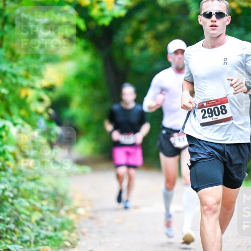 12.10.2025 - Bramfelder Halbmarathon 2025 Dr. Thomas Lammeyer http://msf.ph/oto/9345252 12.10.2025 10:14:49 Laufen 2908 meine-sportfotos.de