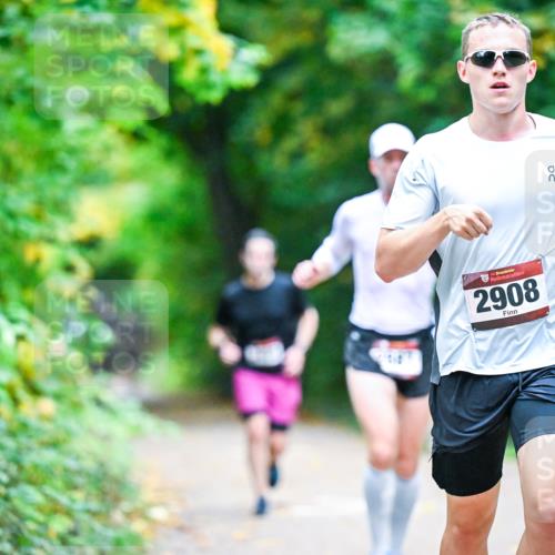 12.10.2025 - Bramfelder Halbmarathon 2025 Dr. Thomas Lammeyer http://msf.ph/oto/9345254 12.10.2025 10:14:49 Laufen 34, 2908 meine-sportfotos.de