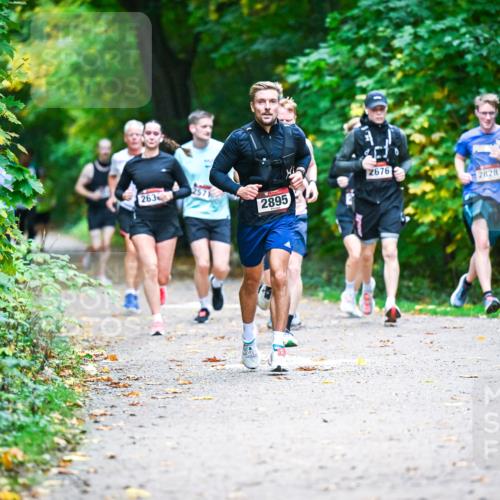 12.10.2025 - Bramfelder Halbmarathon 2025 Dr. Thomas Lammeyer http://msf.ph/oto/9345291 12.10.2025 10:15:04 Laufen 263, 2895, 2676, 2828 meine-sportfotos.de