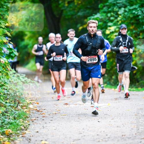 12.10.2025 - Bramfelder Halbmarathon 2025 Dr. Thomas Lammeyer http://msf.ph/oto/9345297 12.10.2025 10:15:05 Laufen 2636, 2895, 676, 2828 meine-sportfotos.de
