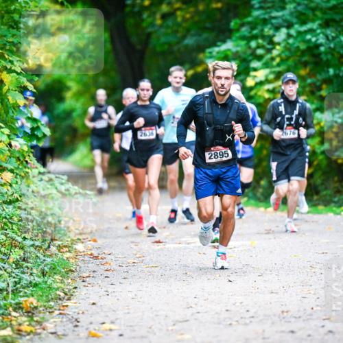 12.10.2025 - Bramfelder Halbmarathon 2025 Dr. Thomas Lammeyer http://msf.ph/oto/9345298 12.10.2025 10:15:05 Laufen 2638, 2895, 2676, 828 meine-sportfotos.de