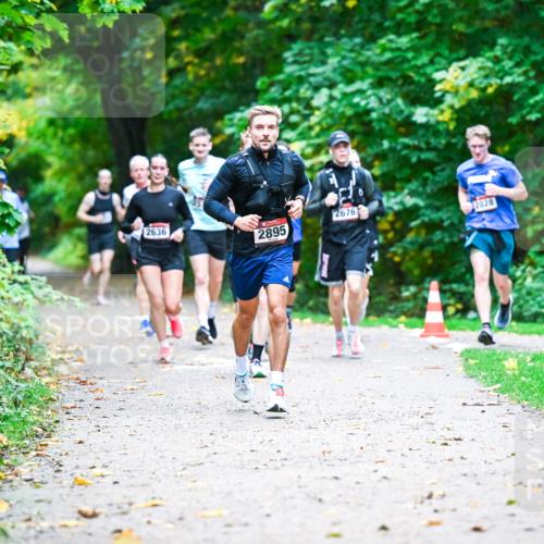 12.10.2025 - Bramfelder Halbmarathon 2025 Dr. Thomas Lammeyer http://msf.ph/oto/9345302 12.10.2025 10:15:05 Laufen 2636, 2676, 2895, 2828 meine-sportfotos.de