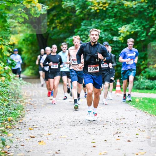 12.10.2025 - Bramfelder Halbmarathon 2025 Dr. Thomas Lammeyer http://msf.ph/oto/9345305 12.10.2025 10:15:06 Laufen 26, 36, 243, 2895, 2676, 828 meine-sportfotos.de