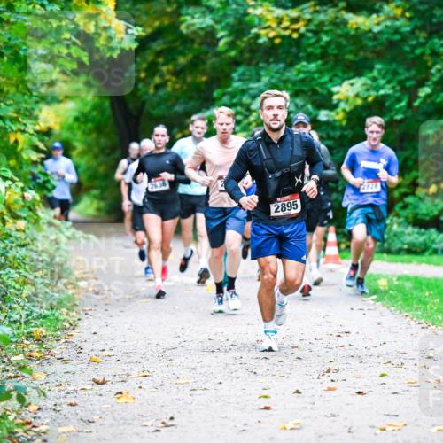 12.10.2025 - Bramfelder Halbmarathon 2025 Dr. Thomas Lammeyer http://msf.ph/oto/9345307 12.10.2025 10:15:06 Laufen 2636, 2895 meine-sportfotos.de