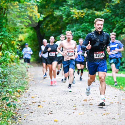 12.10.2025 - Bramfelder Halbmarathon 2025 Dr. Thomas Lammeyer http://msf.ph/oto/9345308 12.10.2025 10:15:07 Laufen 2636, 2437, 2895, 2828 meine-sportfotos.de