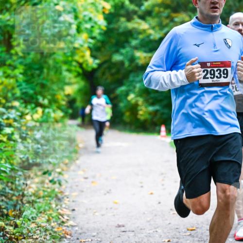 12.10.2025 - Bramfelder Halbmarathon 2025 Dr. Thomas Lammeyer http://msf.ph/oto/9345354 12.10.2025 10:15:16 Laufen 34, 2939, 26 meine-sportfotos.de