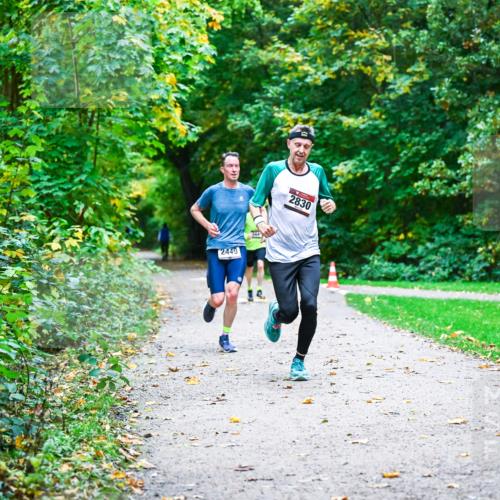 12.10.2025 - Bramfelder Halbmarathon 2025 Dr. Thomas Lammeyer http://msf.ph/oto/9345368 12.10.2025 10:15:18 Laufen 2449 meine-sportfotos.de