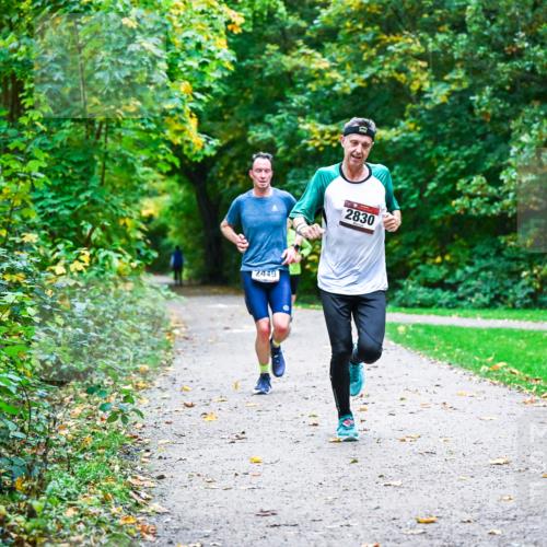 12.10.2025 - Bramfelder Halbmarathon 2025 Dr. Thomas Lammeyer http://msf.ph/oto/9345371 12.10.2025 10:15:19 Laufen 2449, 2830 meine-sportfotos.de