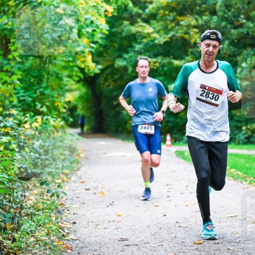 12.10.2025 - Bramfelder Halbmarathon 2025 Dr. Thomas Lammeyer http://msf.ph/oto/9345374 12.10.2025 10:15:20 Laufen 2449, 2830 meine-sportfotos.de