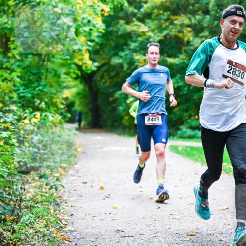 12.10.2025 - Bramfelder Halbmarathon 2025 Dr. Thomas Lammeyer http://msf.ph/oto/9345376 12.10.2025 10:15:20 Laufen 2449, 2830 meine-sportfotos.de