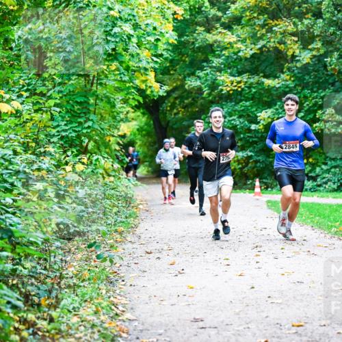 12.10.2025 - Bramfelder Halbmarathon 2025 Dr. Thomas Lammeyer http://msf.ph/oto/9345417 12.10.2025 10:15:45 Laufen 275, 2845 meine-sportfotos.de