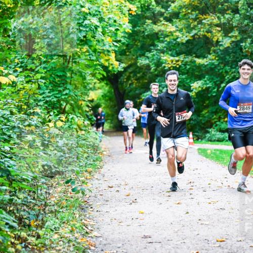 12.10.2025 - Bramfelder Halbmarathon 2025 Dr. Thomas Lammeyer http://msf.ph/oto/9345422 12.10.2025 10:15:45 Laufen 27, 2845 meine-sportfotos.de