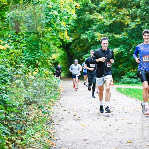 12.10.2025 - Bramfelder Halbmarathon 2025 Dr. Thomas Lammeyer http://msf.ph/oto/9345423 12.10.2025 10:15:46 Laufen 2934, 275, 2845 meine-sportfotos.de
