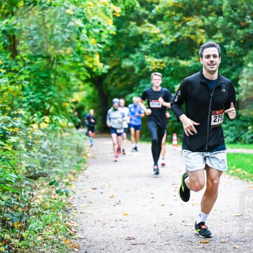 12.10.2025 - Bramfelder Halbmarathon 2025 Dr. Thomas Lammeyer http://msf.ph/oto/9345428 12.10.2025 10:15:46 Laufen 2934, 275 meine-sportfotos.de