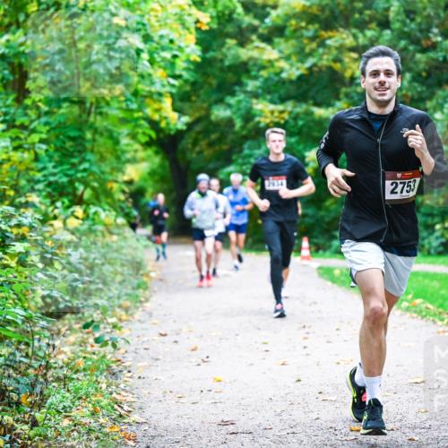 12.10.2025 - Bramfelder Halbmarathon 2025 Dr. Thomas Lammeyer http://msf.ph/oto/9345429 12.10.2025 10:15:47 Laufen 2753 meine-sportfotos.de