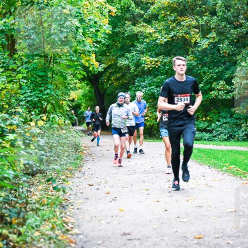 12.10.2025 - Bramfelder Halbmarathon 2025 Dr. Thomas Lammeyer http://msf.ph/oto/9345434 12.10.2025 10:15:48 Laufen 2500, 29, 2934 meine-sportfotos.de