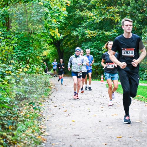 12.10.2025 - Bramfelder Halbmarathon 2025 Dr. Thomas Lammeyer http://msf.ph/oto/9345437 12.10.2025 10:15:48 Laufen 250, 2915, 2934 meine-sportfotos.de