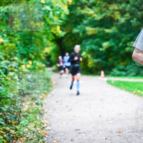 12.10.2025 - Bramfelder Halbmarathon 2025 Dr. Thomas Lammeyer http://msf.ph/oto/9345462 12.10.2025 10:15:52 Laufen 361, 3, 2756 meine-sportfotos.de