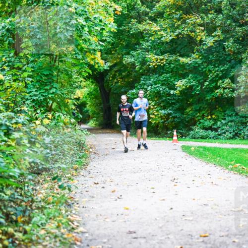 12.10.2025 - Bramfelder Halbmarathon 2025 Dr. Thomas Lammeyer http://msf.ph/oto/9345471 12.10.2025 10:15:55 Laufen 2465 meine-sportfotos.de