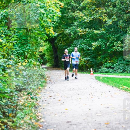 12.10.2025 - Bramfelder Halbmarathon 2025 Dr. Thomas Lammeyer http://msf.ph/oto/9345473 12.10.2025 10:15:55 Laufen 2656, 2465 meine-sportfotos.de
