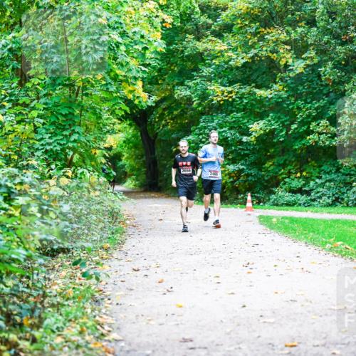 12.10.2025 - Bramfelder Halbmarathon 2025 Dr. Thomas Lammeyer http://msf.ph/oto/9345477 12.10.2025 10:15:56 Laufen 2656, 2465 meine-sportfotos.de