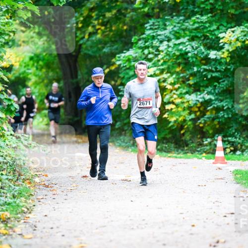 12.10.2025 - Bramfelder Halbmarathon 2025 Dr. Thomas Lammeyer http://msf.ph/oto/9345505 12.10.2025 10:16:10 Laufen 2671 meine-sportfotos.de