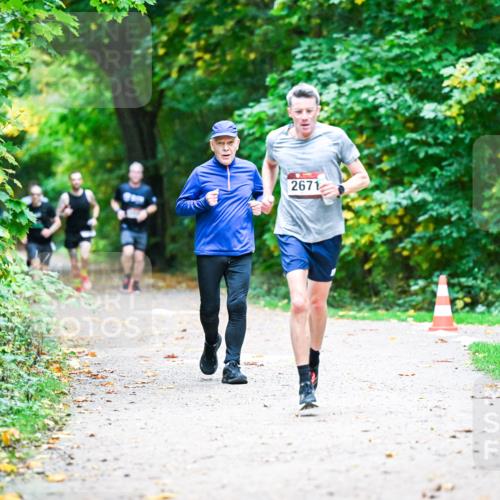 12.10.2025 - Bramfelder Halbmarathon 2025 Dr. Thomas Lammeyer http://msf.ph/oto/9345513 12.10.2025 10:16:11 Laufen 2671 meine-sportfotos.de