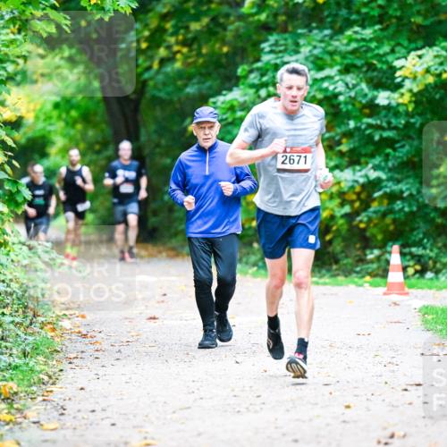 12.10.2025 - Bramfelder Halbmarathon 2025 Dr. Thomas Lammeyer http://msf.ph/oto/9345516 12.10.2025 10:16:12 Laufen 2671 meine-sportfotos.de