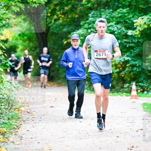 12.10.2025 - Bramfelder Halbmarathon 2025 Dr. Thomas Lammeyer http://msf.ph/oto/9345517 12.10.2025 10:16:12 Laufen 2671 meine-sportfotos.de