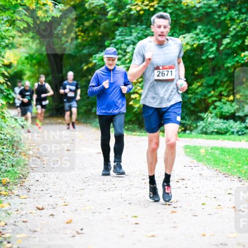 12.10.2025 - Bramfelder Halbmarathon 2025 Dr. Thomas Lammeyer http://msf.ph/oto/9345520 12.10.2025 10:16:13 Laufen 26, 2671 meine-sportfotos.de