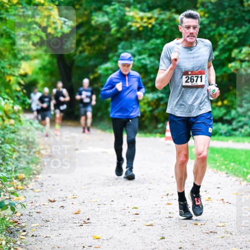 12.10.2025 - Bramfelder Halbmarathon 2025 Dr. Thomas Lammeyer http://msf.ph/oto/9345524 12.10.2025 10:16:14 Laufen 51, 2671 meine-sportfotos.de