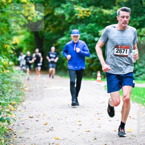 12.10.2025 - Bramfelder Halbmarathon 2025 Dr. Thomas Lammeyer http://msf.ph/oto/9345526 12.10.2025 10:16:14 Laufen 2671 meine-sportfotos.de