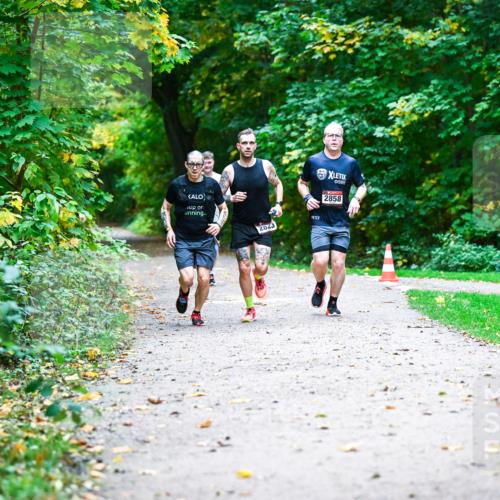 12.10.2025 - Bramfelder Halbmarathon 2025 Dr. Thomas Lammeyer http://msf.ph/oto/9345533 12.10.2025 10:16:19 Laufen 2823, 2858 meine-sportfotos.de