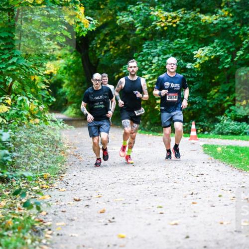 12.10.2025 - Bramfelder Halbmarathon 2025 Dr. Thomas Lammeyer http://msf.ph/oto/9345536 12.10.2025 10:16:20 Laufen 2823, 2858 meine-sportfotos.de