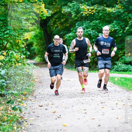 12.10.2025 - Bramfelder Halbmarathon 2025 Dr. Thomas Lammeyer http://msf.ph/oto/9345542 12.10.2025 10:16:21 Laufen 2823, 2858 meine-sportfotos.de