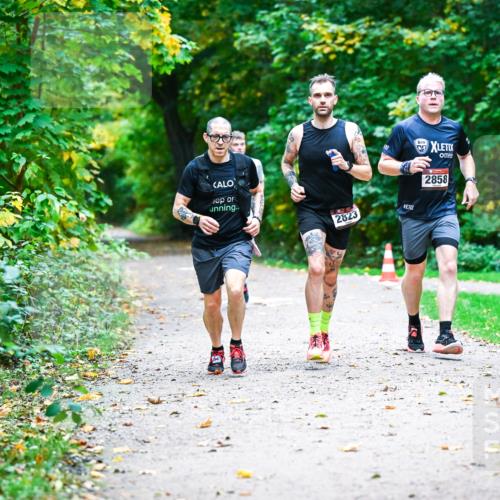 12.10.2025 - Bramfelder Halbmarathon 2025 Dr. Thomas Lammeyer http://msf.ph/oto/9345545 12.10.2025 10:16:21 Laufen 2823, 2858 meine-sportfotos.de