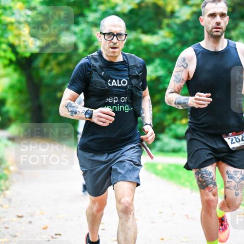 12.10.2025 - Bramfelder Halbmarathon 2025 Dr. Thomas Lammeyer http://msf.ph/oto/9345554 12.10.2025 10:16:23 Laufen 2858, 2823 meine-sportfotos.de