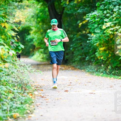 12.10.2025 - Bramfelder Halbmarathon 2025 Dr. Thomas Lammeyer http://msf.ph/oto/9345563 12.10.2025 10:16:32 Laufen 2979 meine-sportfotos.de